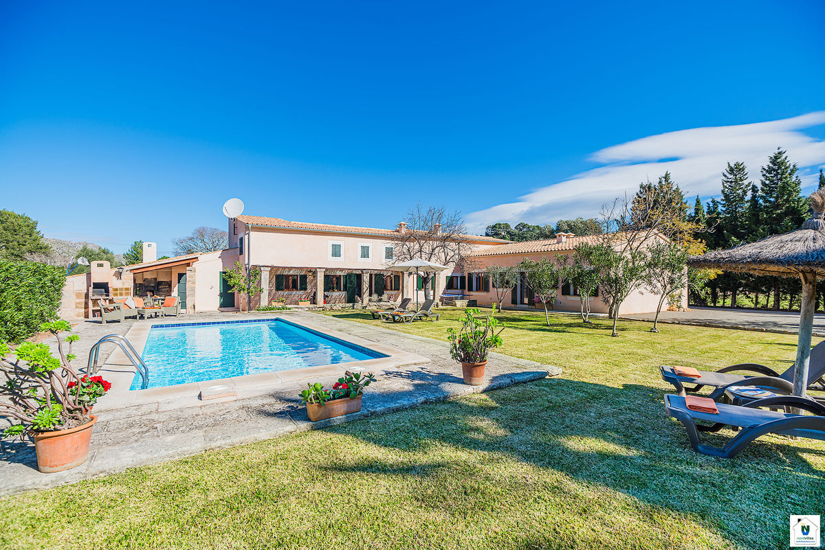 Außenansicht der Villa L'Hort de Can Llobera bei Pollença, Mallorca