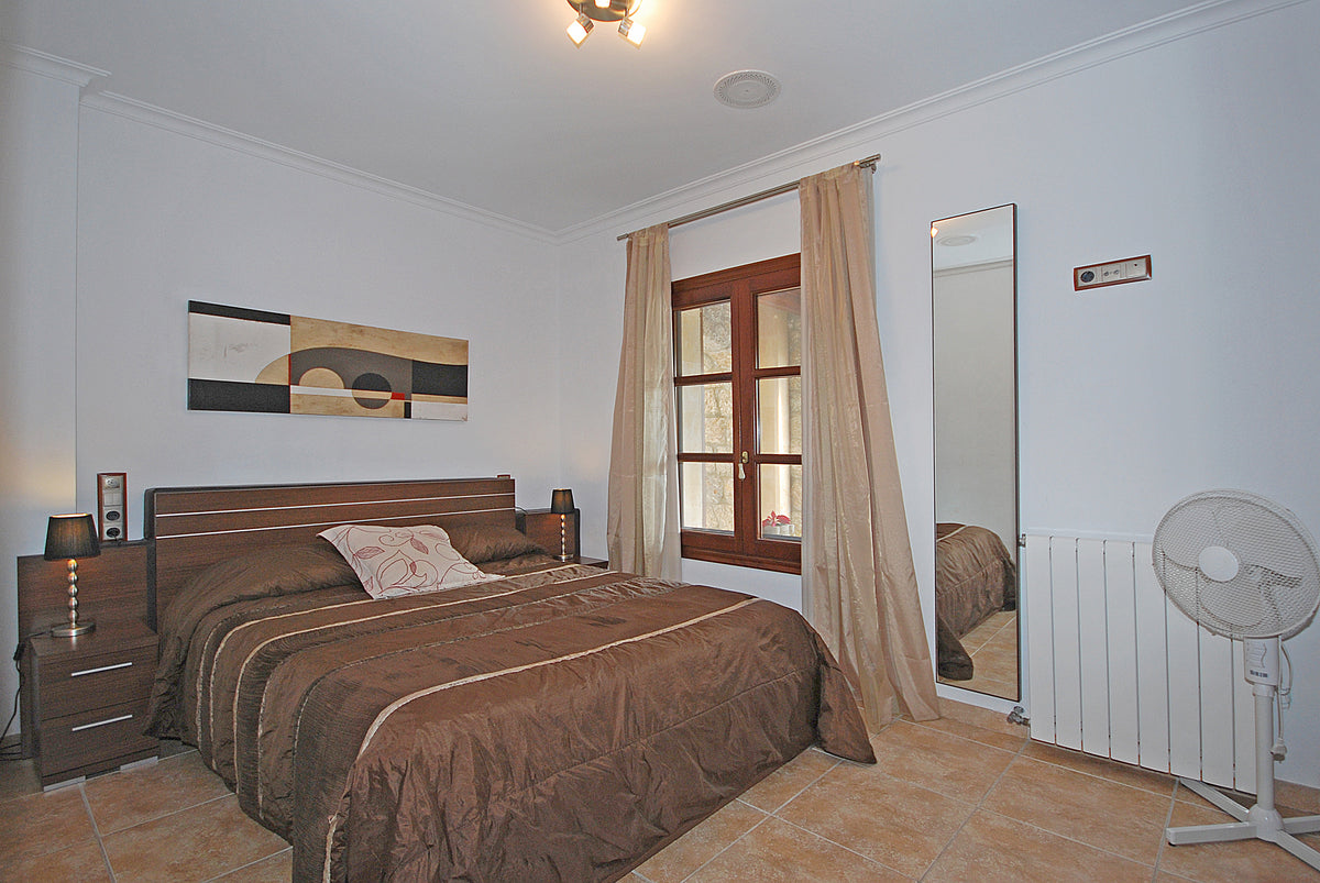 Blick ins Schlafzimmer des Ferienhauses Grandina bei Ariany, Mallorca