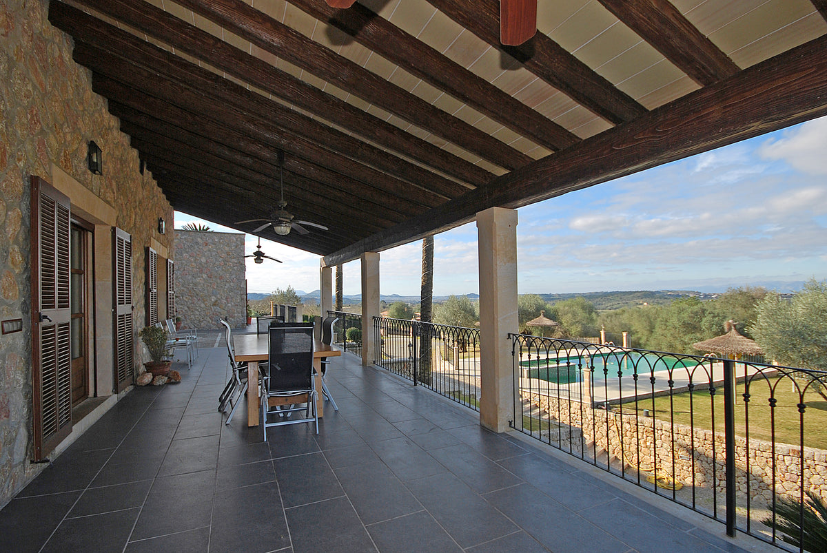 Außensitzplatz des Ferienhauses Grandina bei Ariany, Mallorca