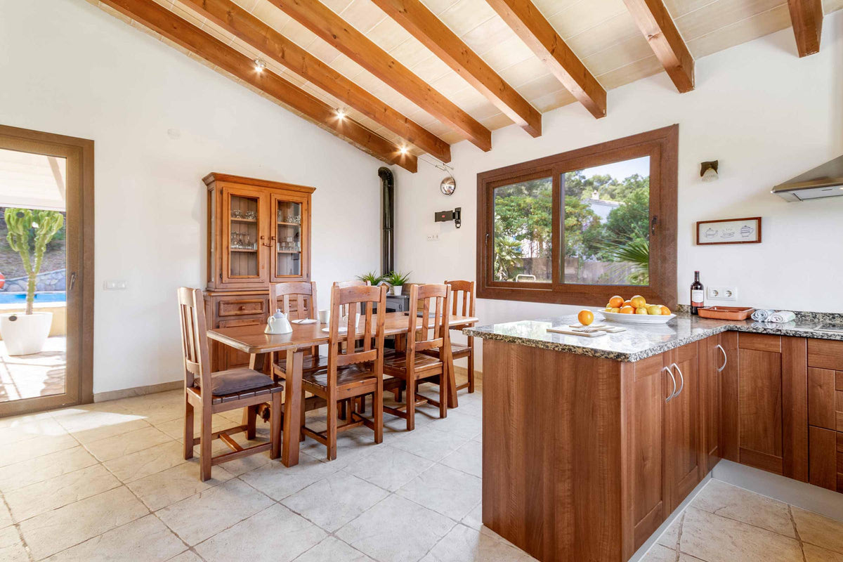 Küche der Finca Amapola bei Cala Sant Vicenç, Mallorca