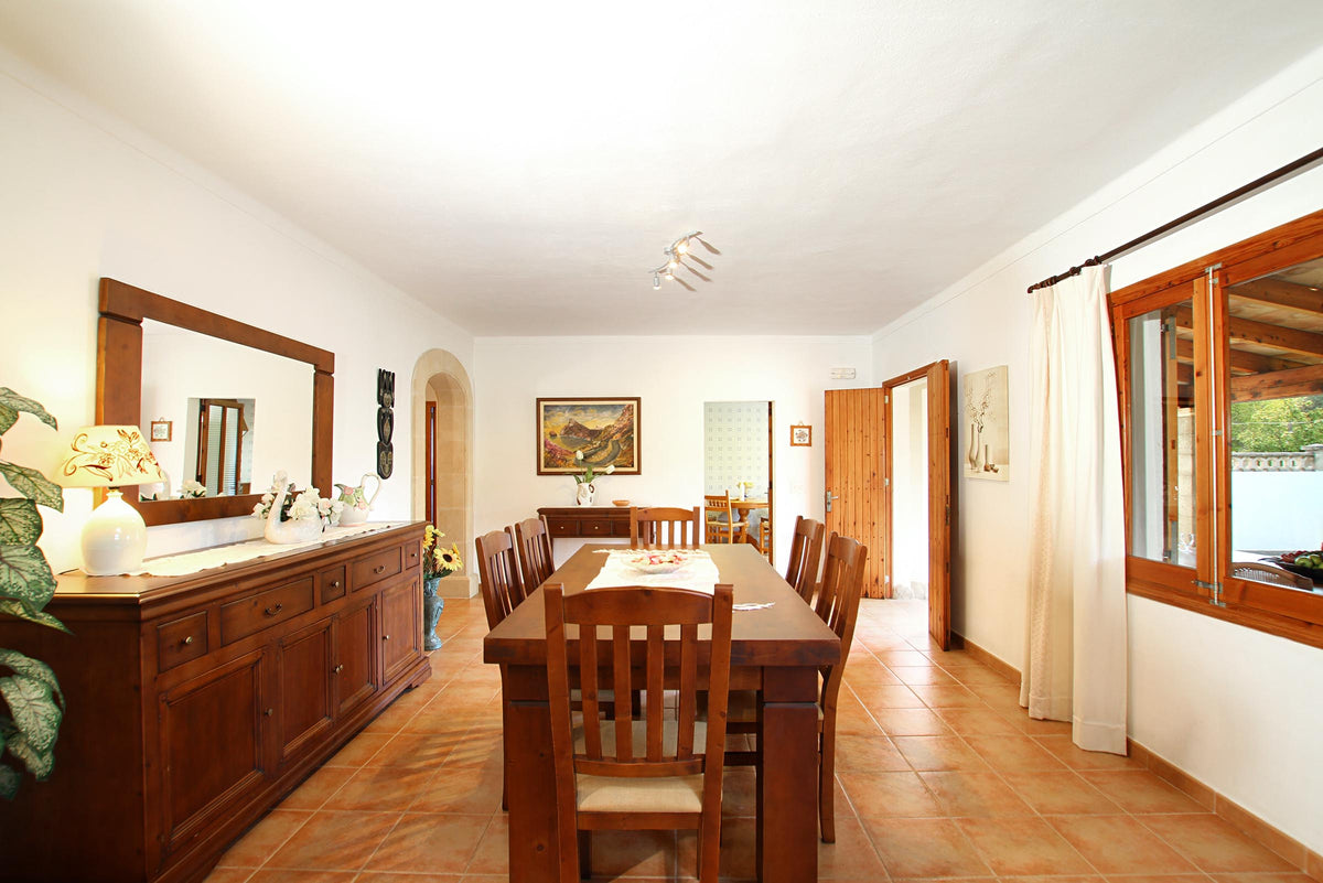 Essbereich der Finca Can Maravella bei Pollença, Mallorca