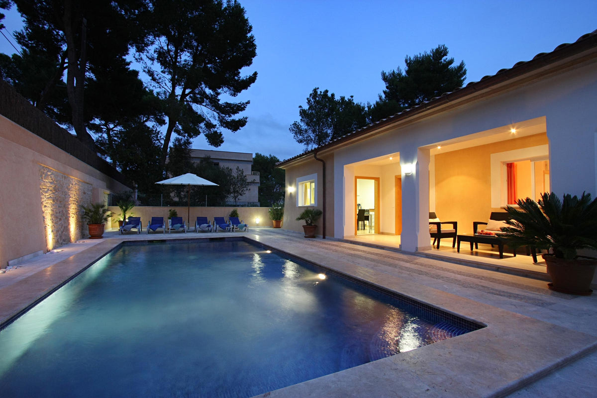 Pool der Finca Can Medina bei Cala Sant Vicenç, Mallorca