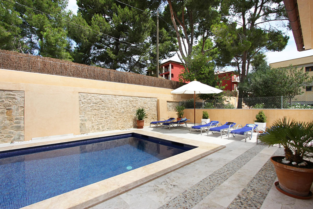 Pool der Finca Can Medina bei Cala Sant Vicenç, Mallorca