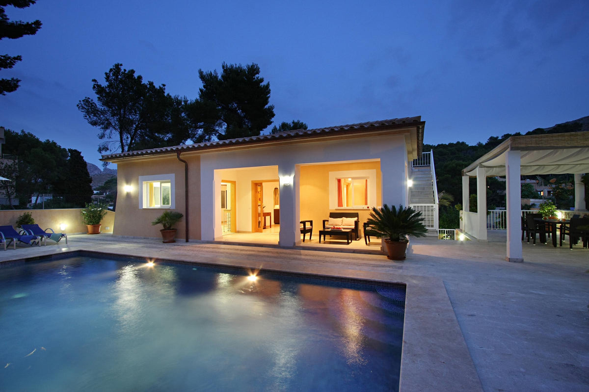 Pool der Finca Can Medina bei Cala Sant Vicenç, Mallorca
