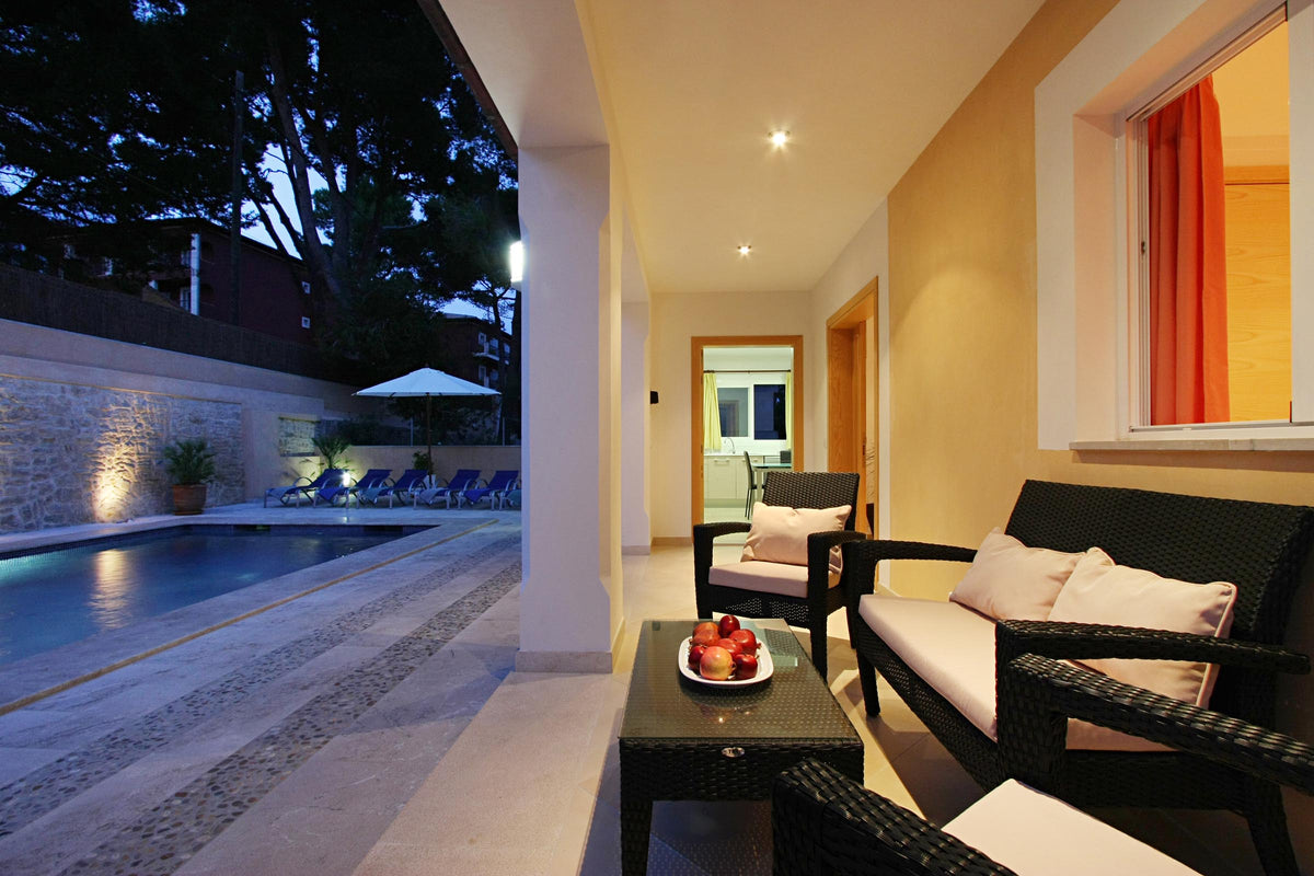 Terrasse der Finca Can Medina bei Cala Sant Vicenç, Mallorca