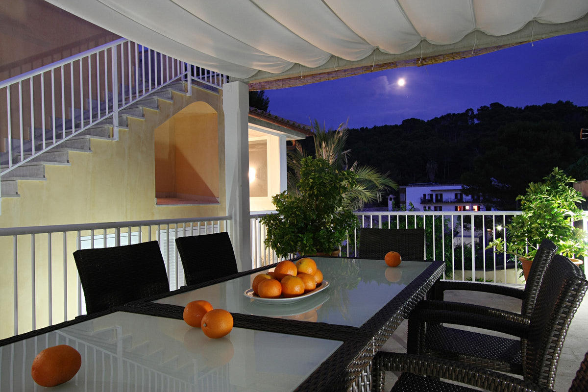 Terrasse der Finca Can Medina bei Cala Sant Vicenç, Mallorca