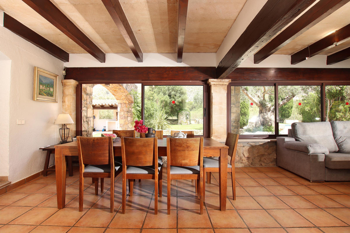 Essbereich der Finca Cas Coronet bei Cala Sant Vicenç, Mallorca