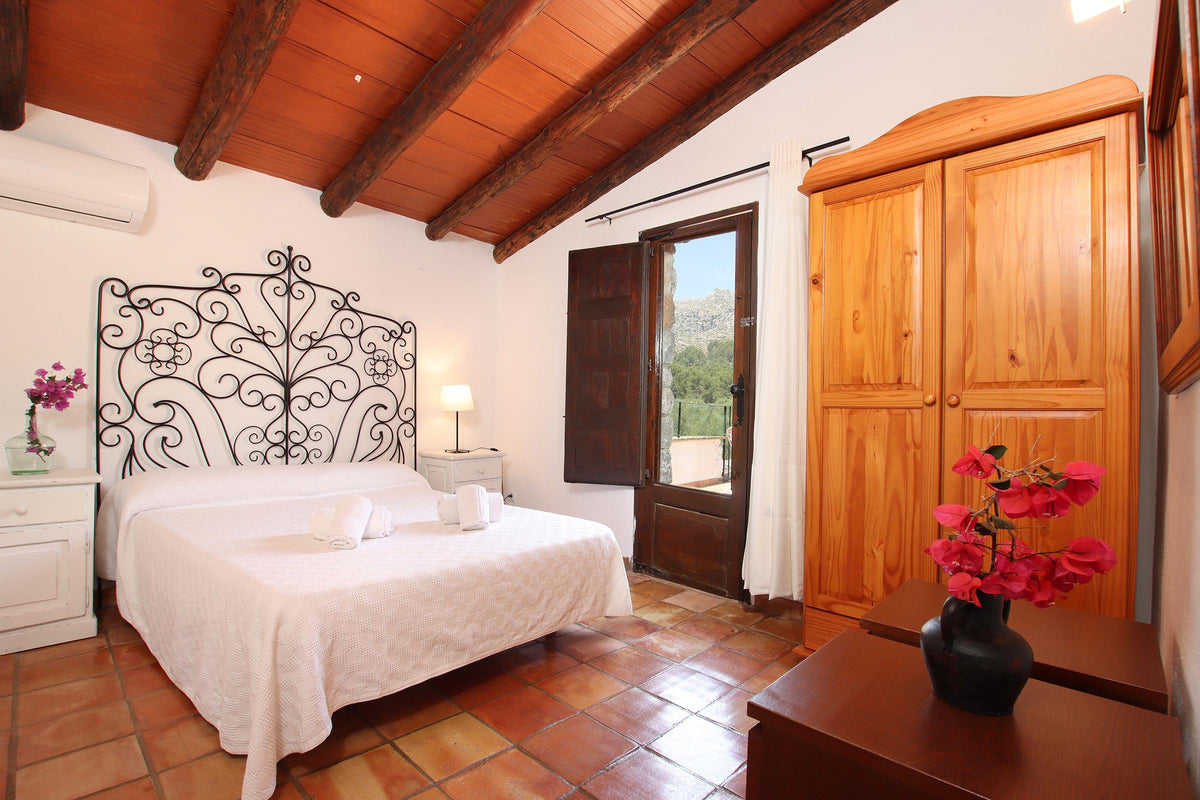 Schlafzimmer der Finca Cas Coronet bei Cala Sant Vicenç, Mallorca