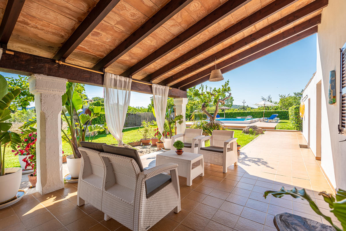 Terrasse der Finca Celestia bei Pollença, Mallorca