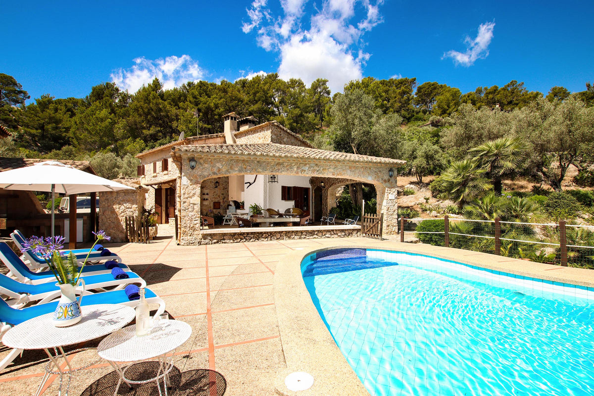 Pool der Finca Encinas bei Pollença, Mallorca