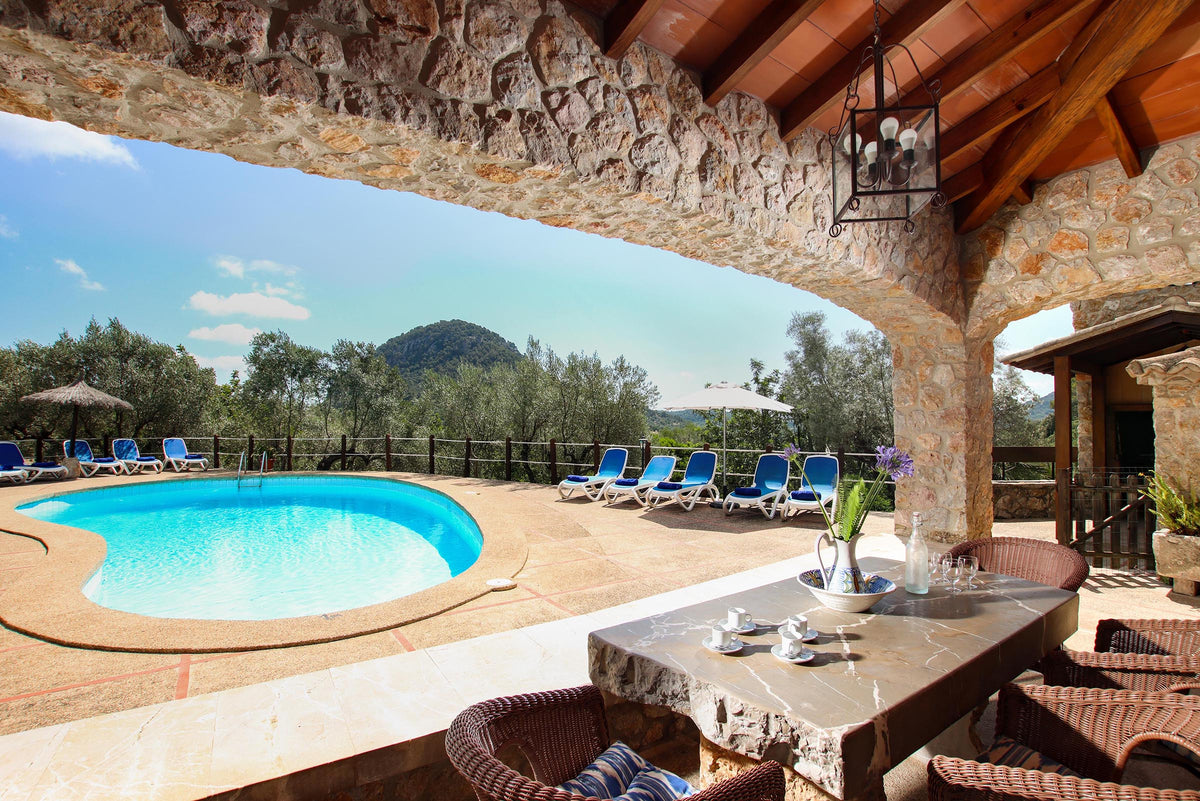 Terrasse der Finca Encinas bei Pollença, Mallorca
