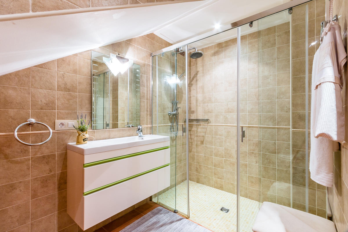 Badezimmer der Finca Es Caparo bei Búger, Mallorca