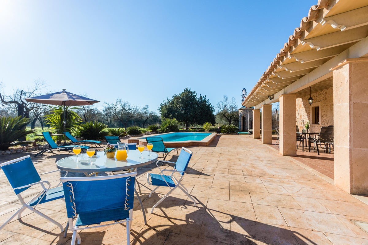 Pool der Finca Es Caparo bei Búger, Mallorca