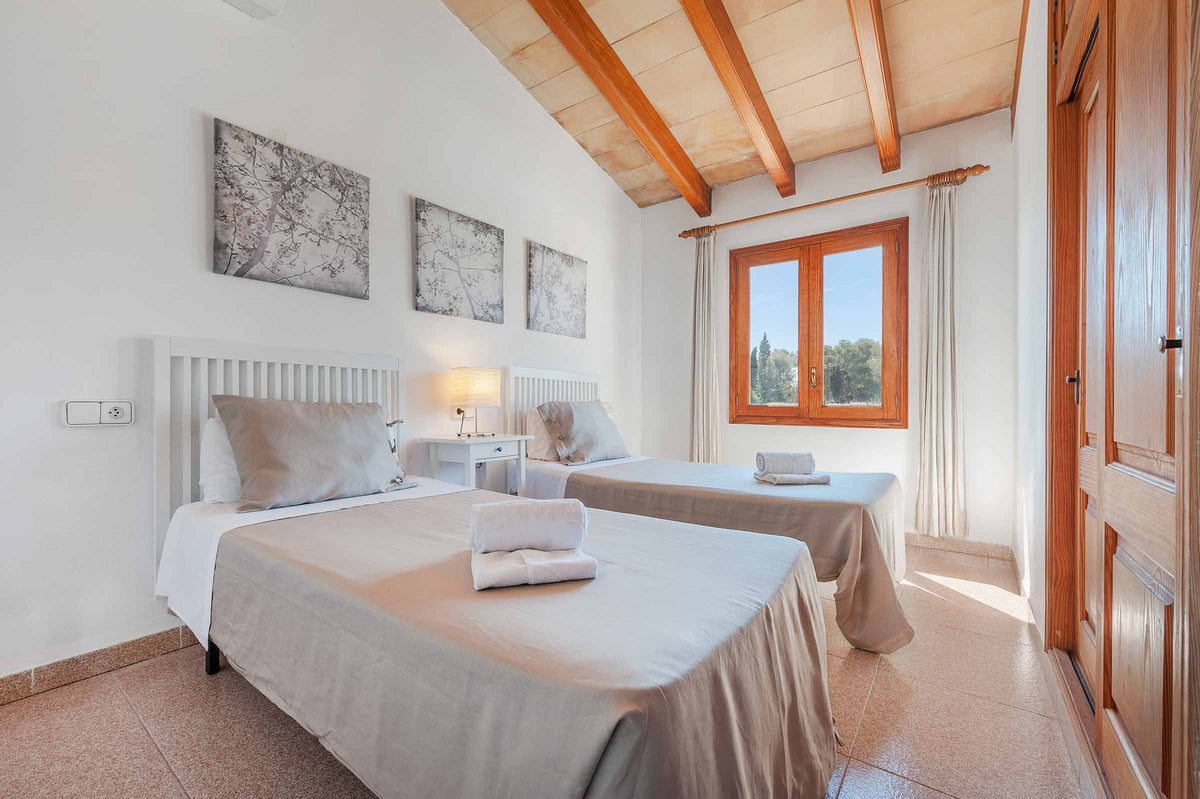 Schlafzimmer der Finca Es Palmerar bei Port de Pollença, Mallorca