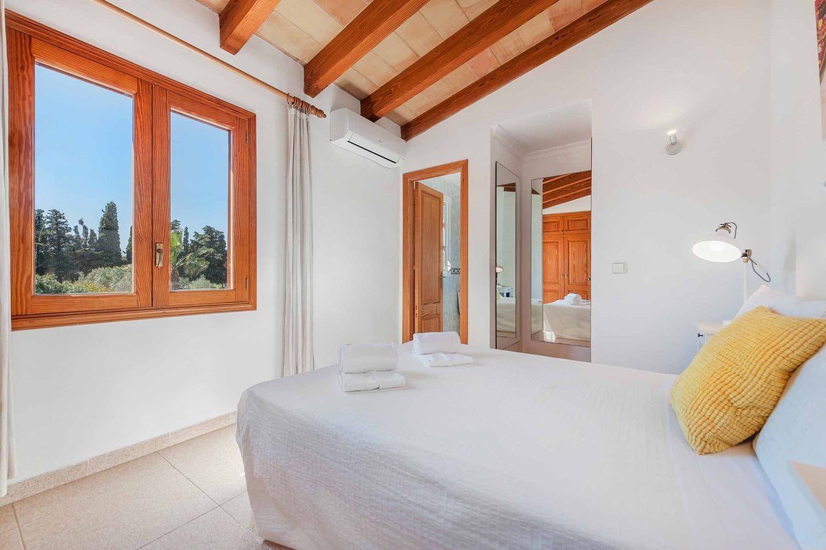 Schlafzimmer der Finca Es Palmerar bei Port de Pollença, Mallorca