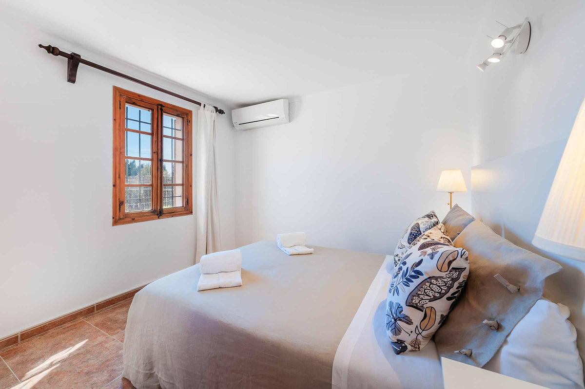 Schlafzimmer der Finca Es Palmerar bei Port de Pollença, Mallorca
