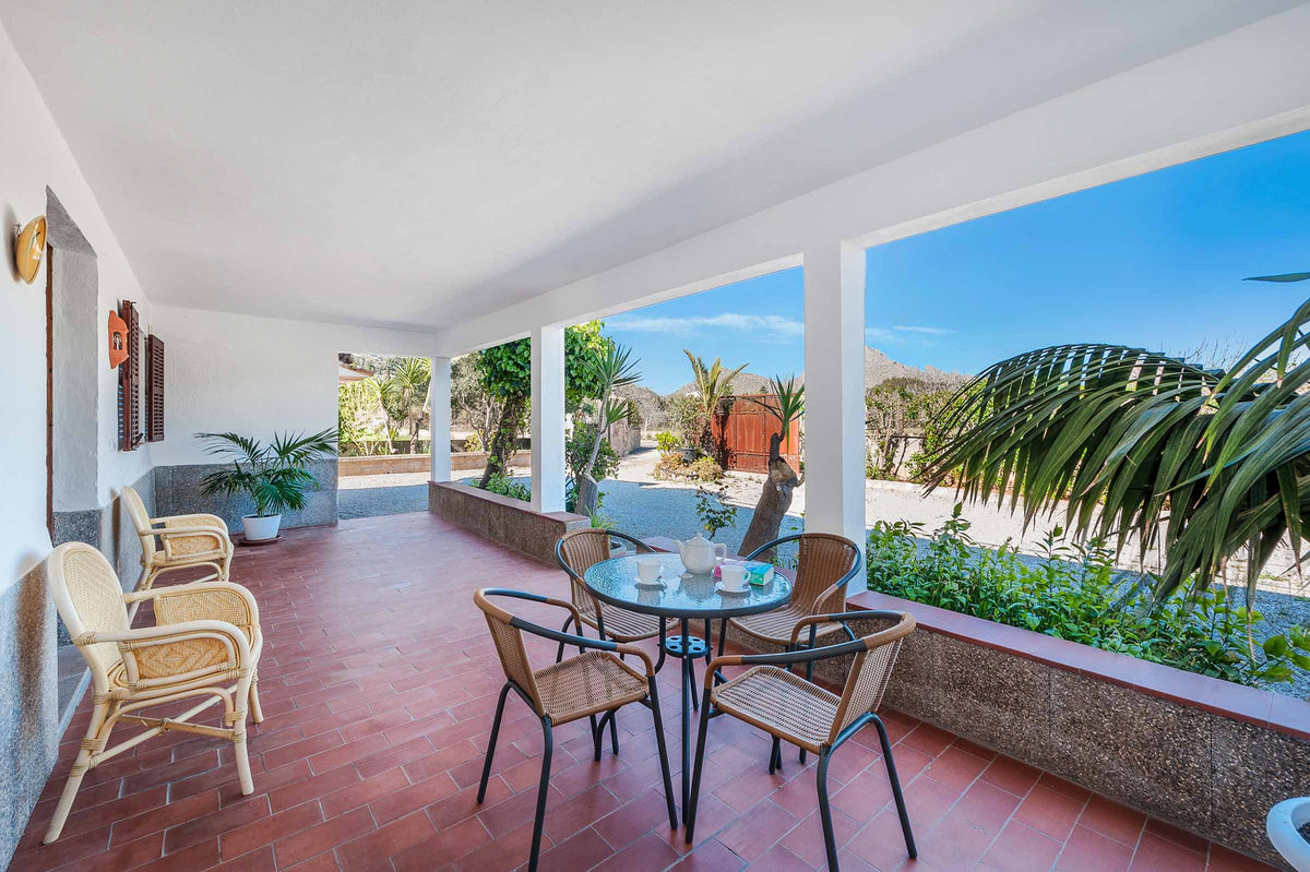 Terrasse der Finca Es Palmerar bei Port de Pollença, Mallorca