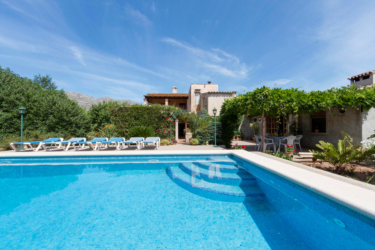 Pool der Finca Es Panadet bei Pollença, Mallorca