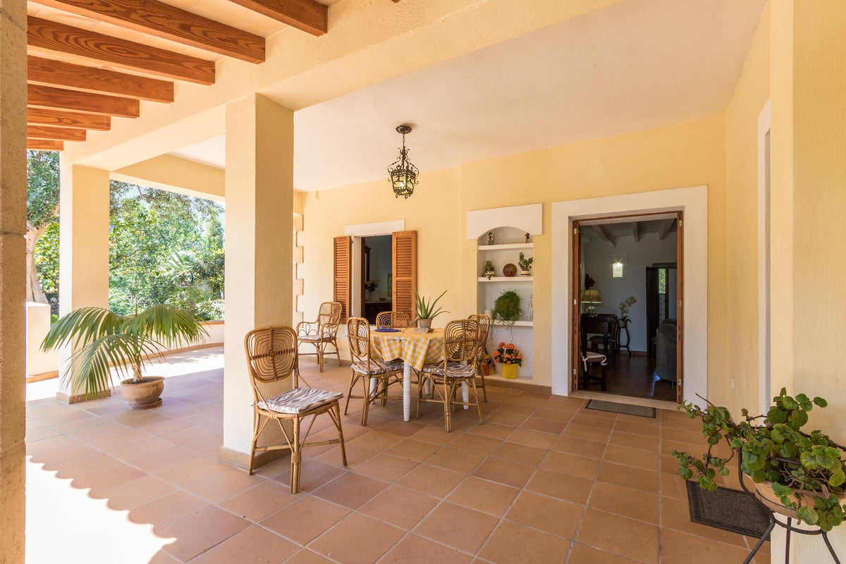 Terrasse der Finca Es Panadet bei Pollença, Mallorca