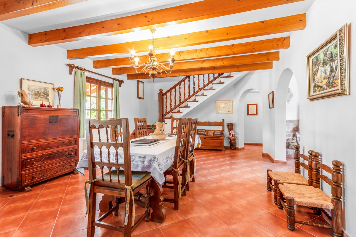 Essbereich der Finca Es Reiet bei Pollença, Mallorca
