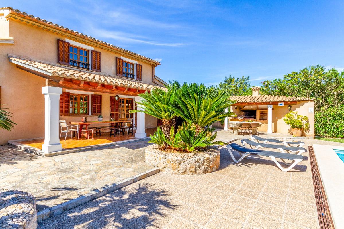 Terrasse der Finca Es Reiet bei Pollença, Mallorca