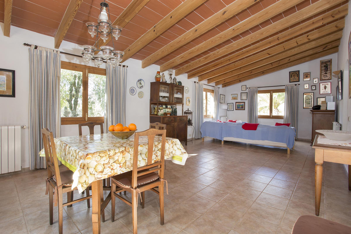 Essbereich der Finca Es Taronger bei Santanyí, Mallorca