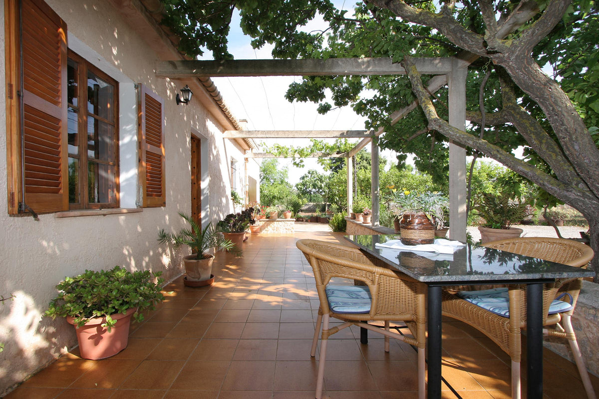 Terrasse der Finca Fontbella bei Port de Pollença, Mallorca