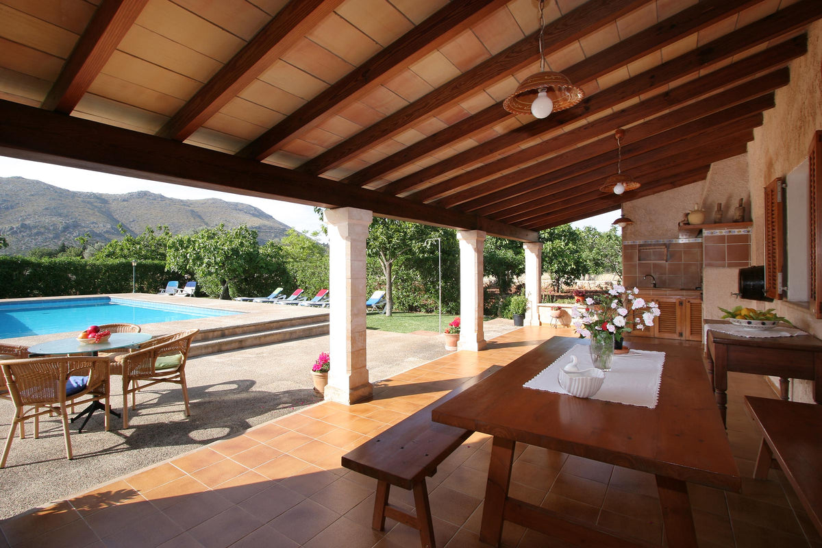 Terrasse der Finca Fontbella bei Port de Pollença, Mallorca