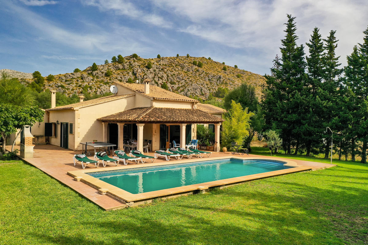 Pool der Finca Miracosta bei Pollença, Mallorca