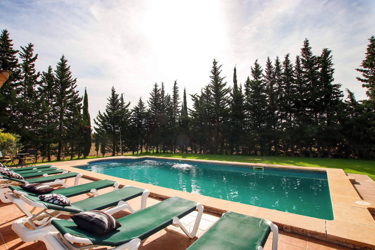 Pool der Finca Miracosta bei Pollença, Mallorca