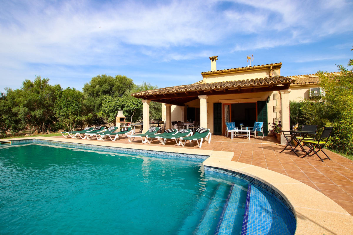 Pool der Finca Miracosta bei Pollença, Mallorca