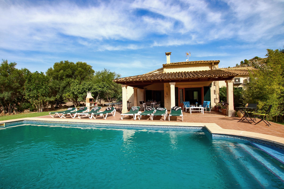 Pool der Finca Miracosta bei Pollença, Mallorca