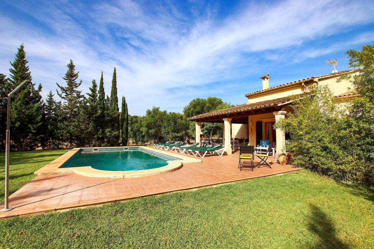 Pool der Finca Miracosta bei Pollença, Mallorca