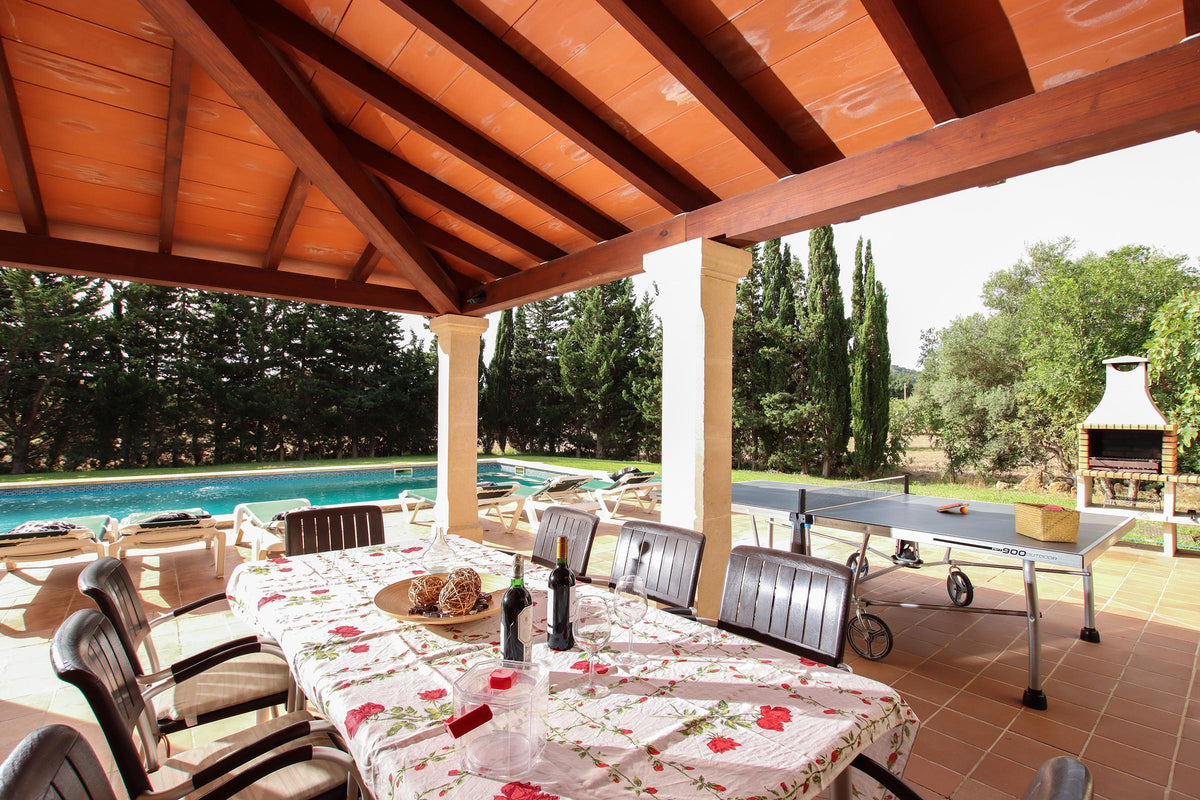 Terrasse der Finca Miracosta bei Pollença, Mallorca