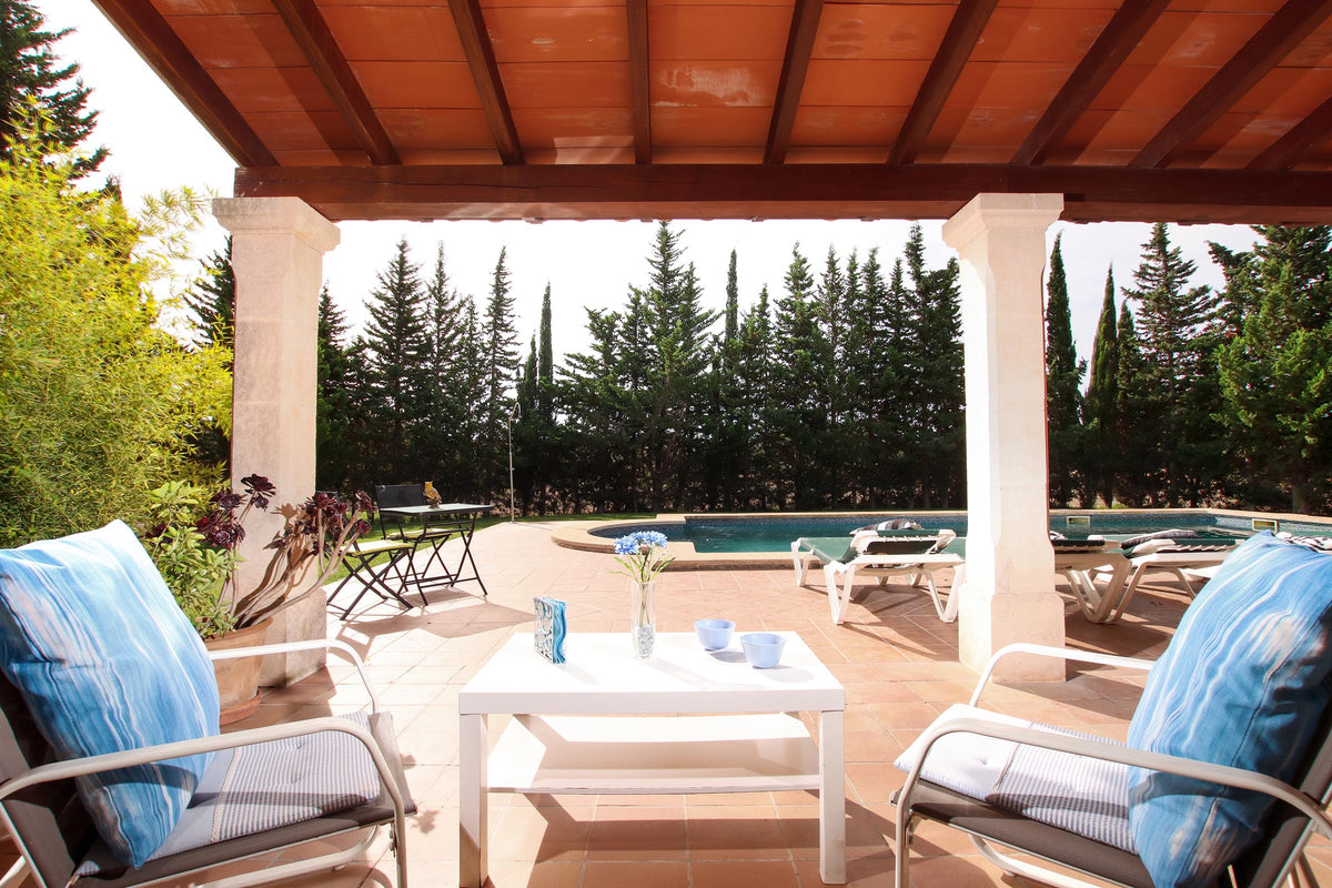 Terrasse der Finca Miracosta bei Pollença, Mallorca