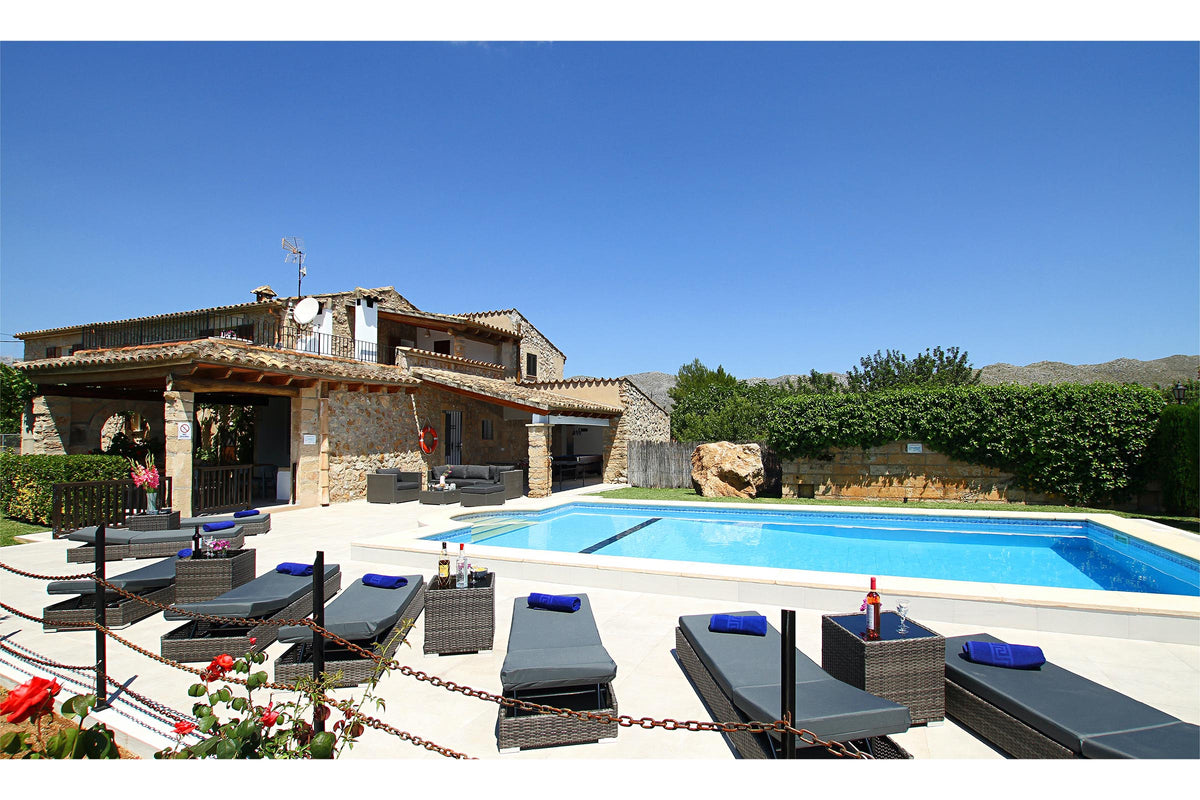 Pool der Finca Monteluz bei Pollença, Mallorca