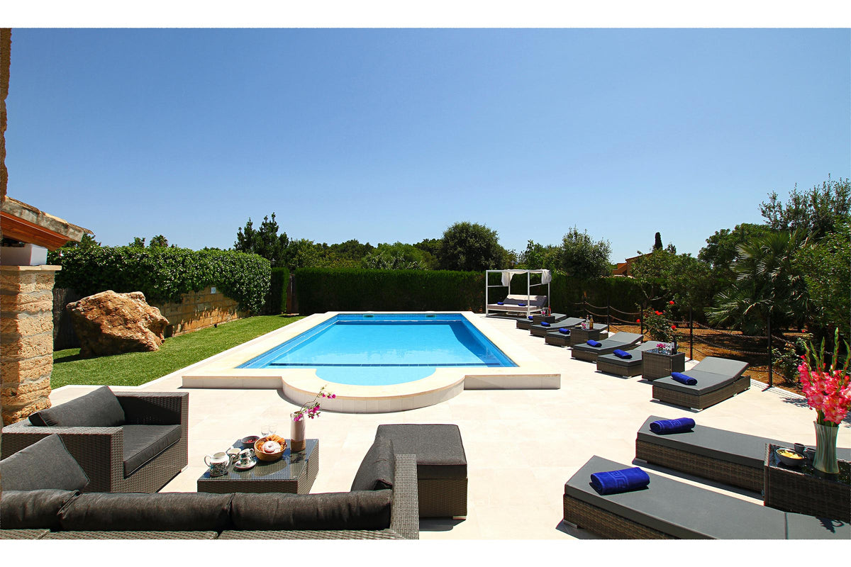 Pool der Finca Monteluz bei Pollença, Mallorca