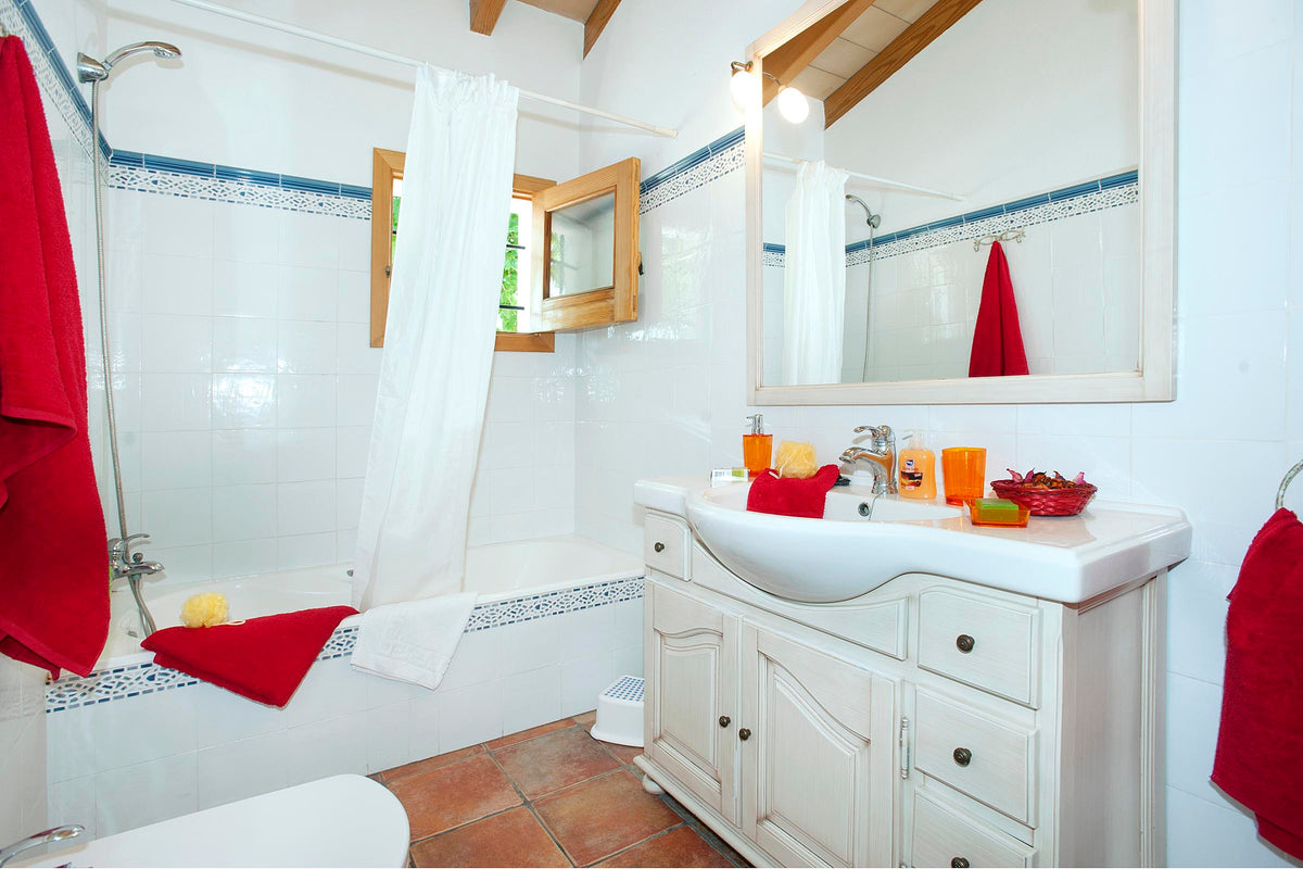 Badezimmer der Finca Nobleza bei Alcúdia, Mallorca