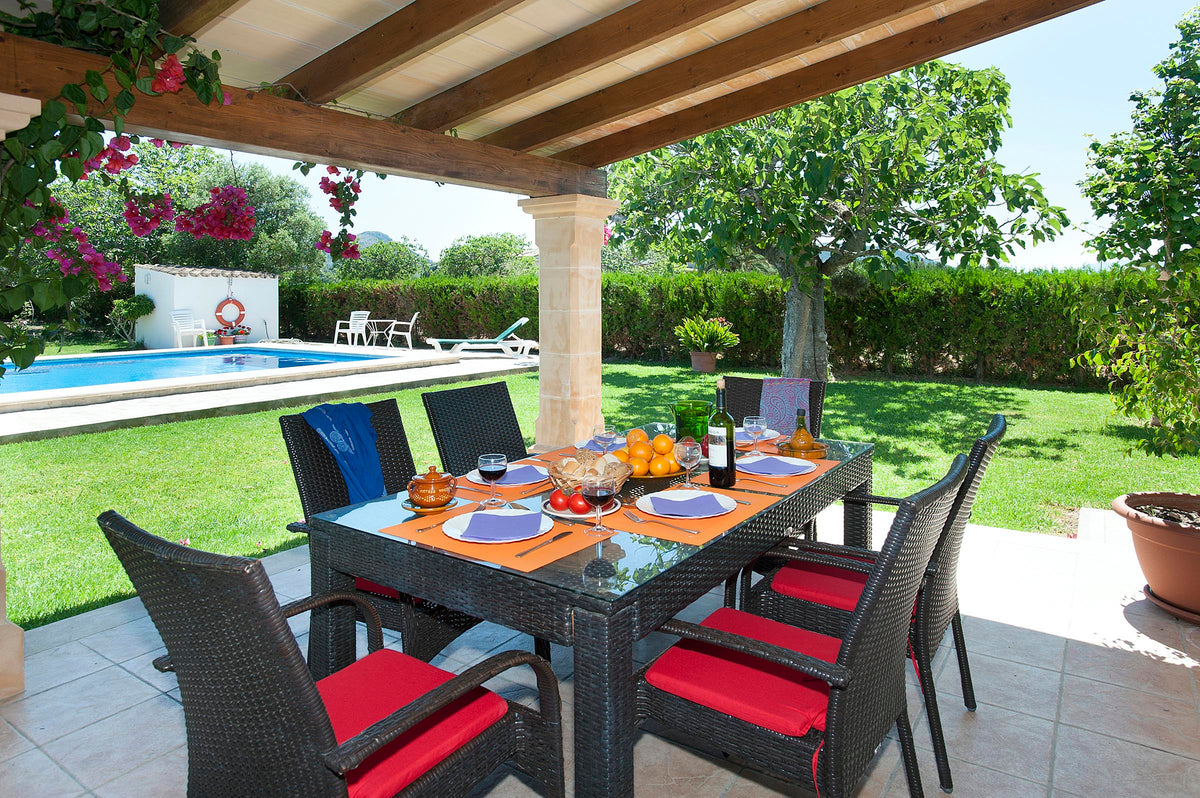 Terrasse der Finca Nobleza bei Alcúdia, Mallorca