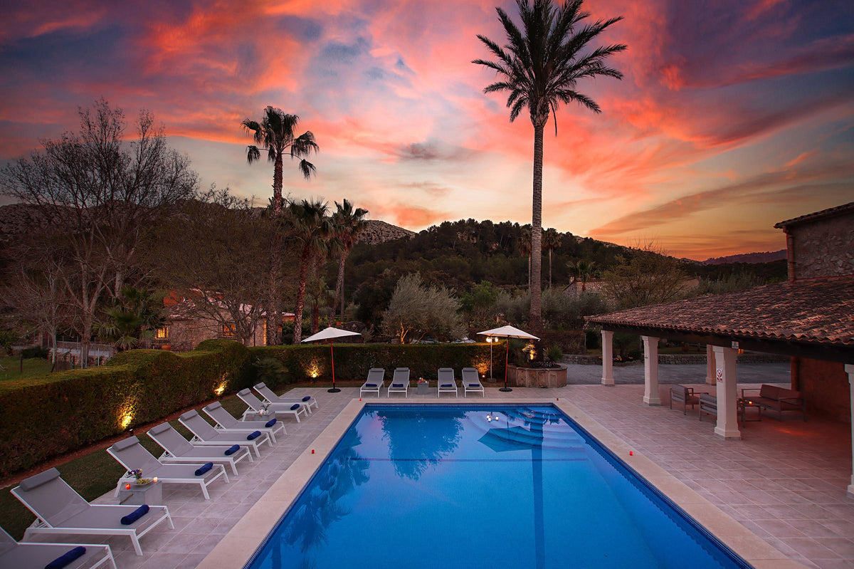 Blick über den Pool der Finca Palma Papa bei Cala Sant Vicenç, Mallorca