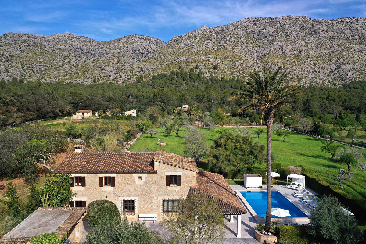 Blick über den Pool der Finca Palma Papa bei Cala Sant Vicenç, Mallorca