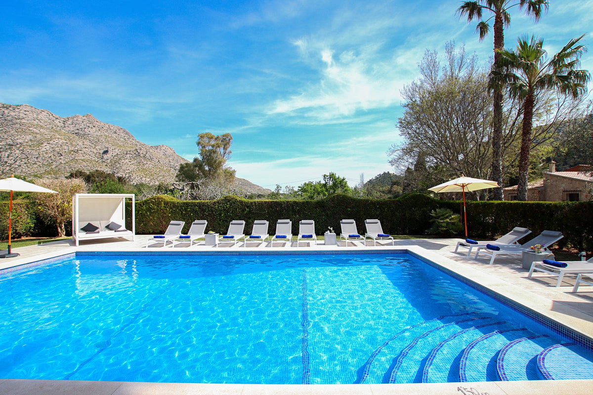 Blick über den Pool der Finca Palma Papa bei Cala Sant Vicenç, Mallorca