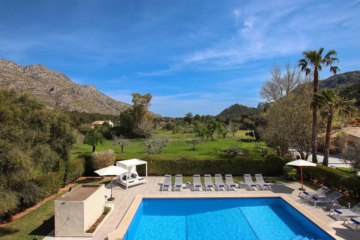 Blick über den Pool der Finca Palma Papa bei Cala Sant Vicenç, Mallorca