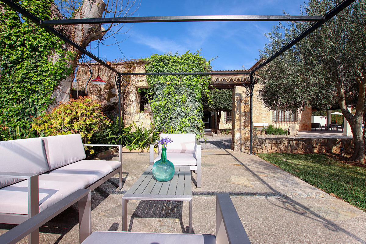 Terrasse der Finca Palma Papa bei Cala Sant Vicenç, Mallorca