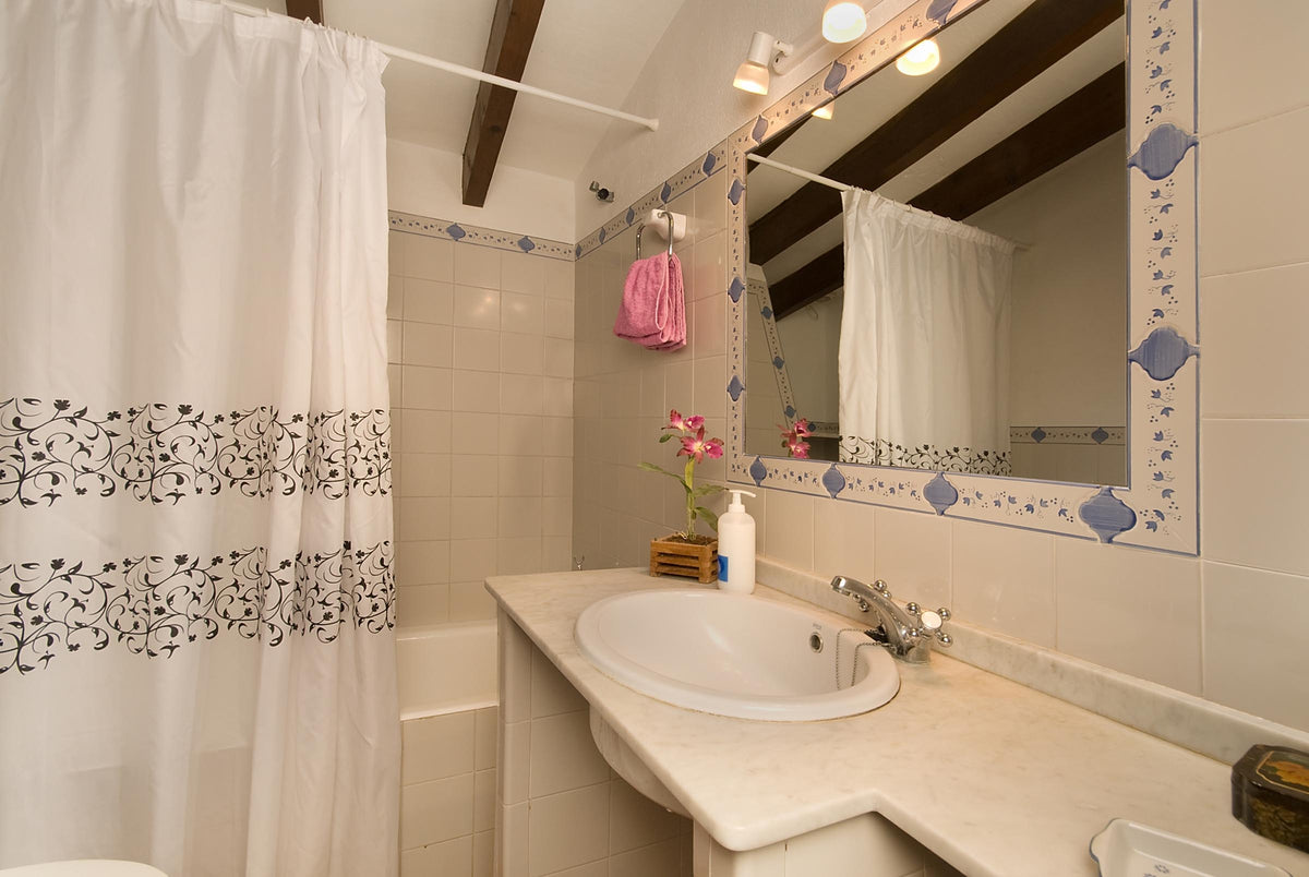 Badezimmer der Finca Pedra Bonita bei Port de Pollença, Mallorca