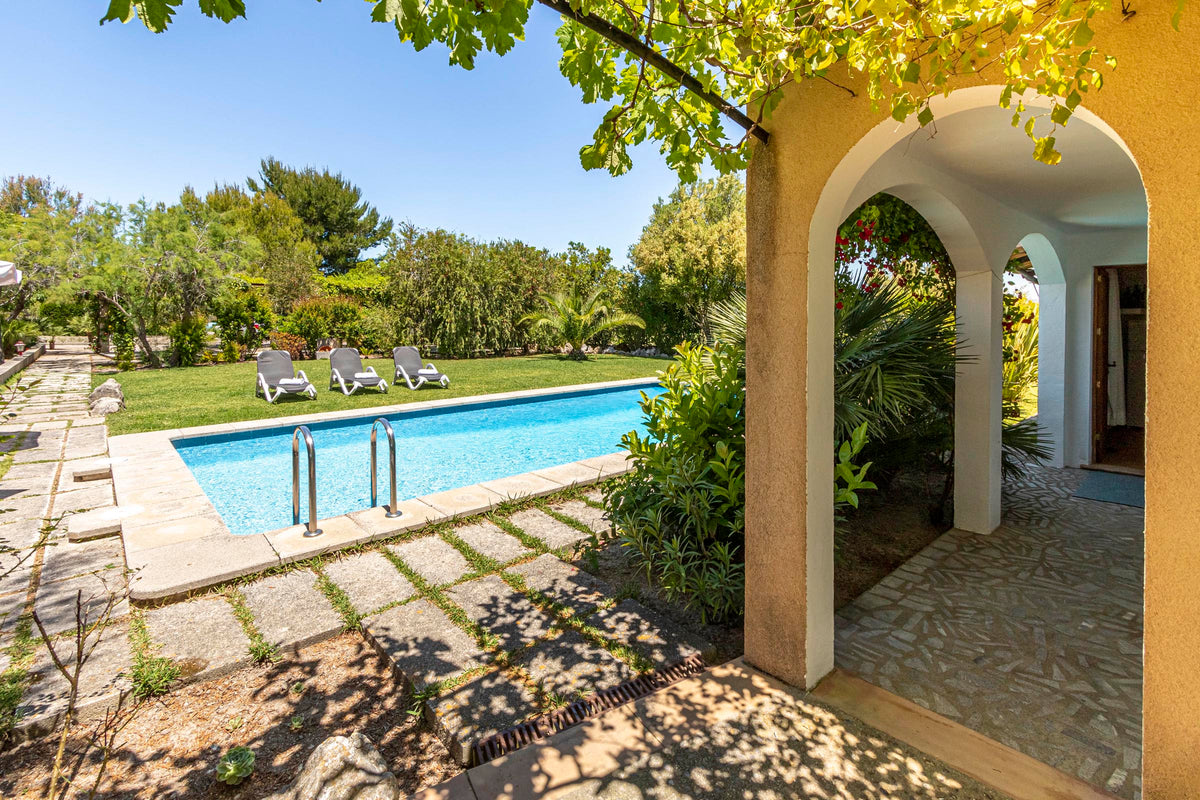 Terrasse der Finca Sa Pedra bei Pollença, Mallorca