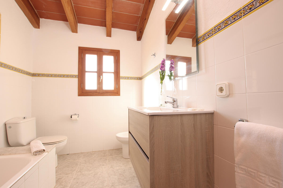 Badezimmer der Finca Sa Vinya bei Pollença, Mallorca