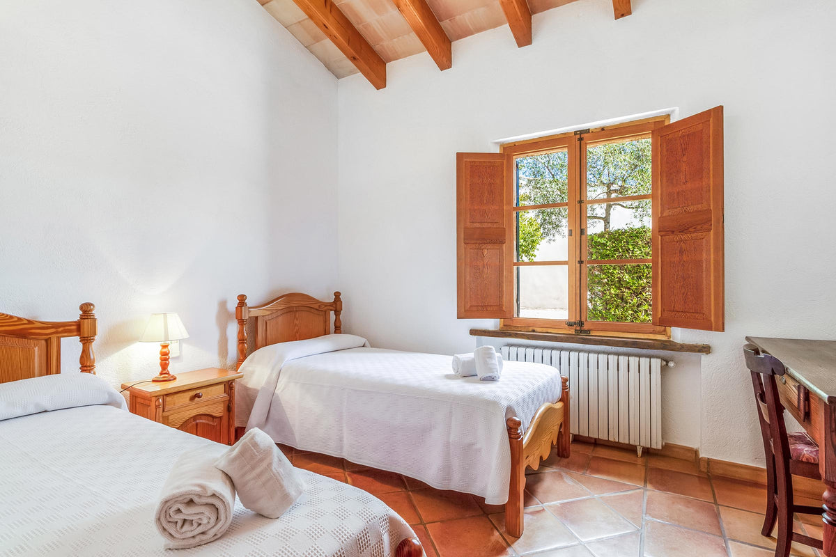 Schlafzimmer der Finca Son Celesti bei Pollença, Mallorca