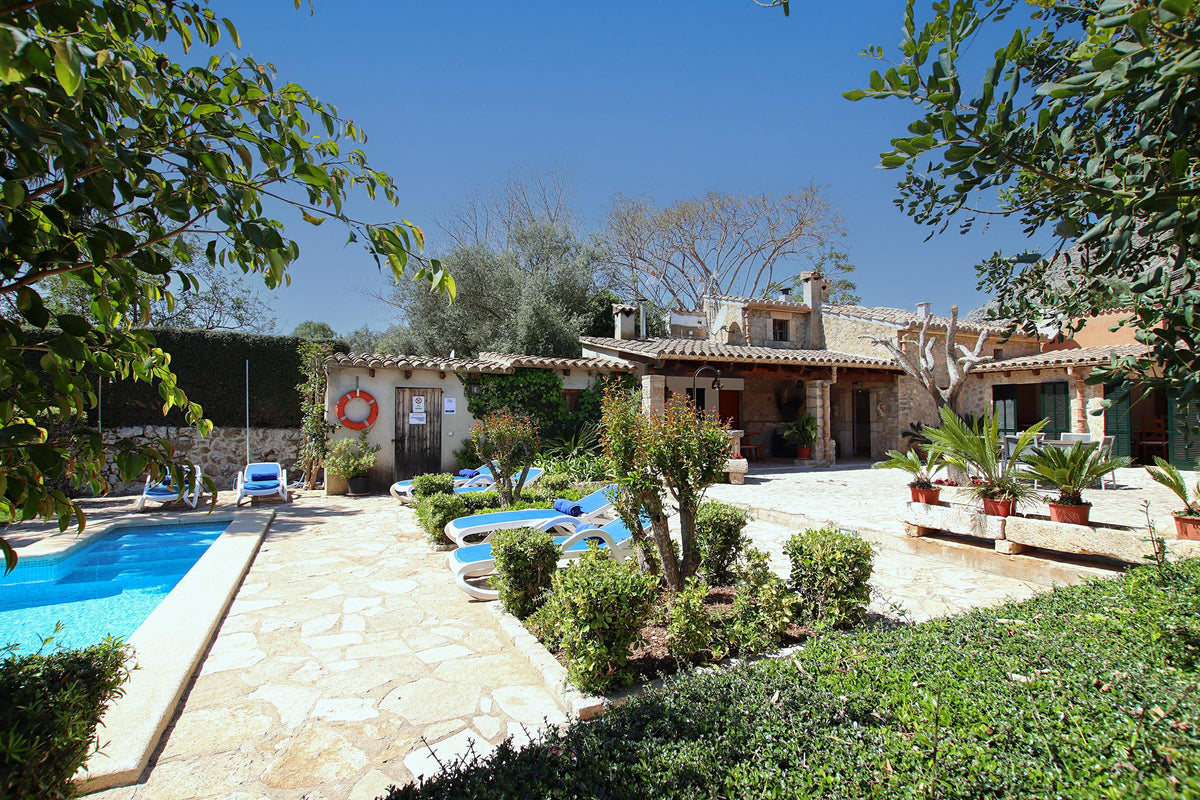 Terrasse der Finca Son Celesti bei Pollença, Mallorca