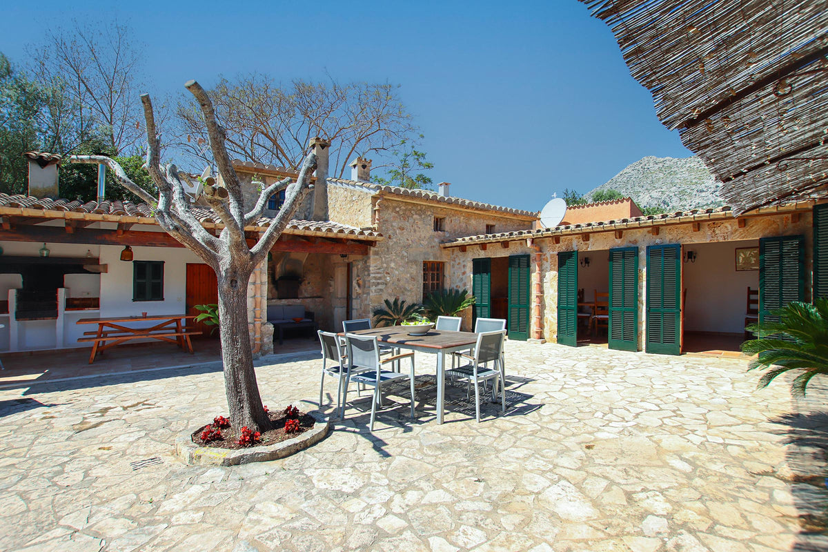 Terrasse der Finca Son Celesti bei Pollença, Mallorca